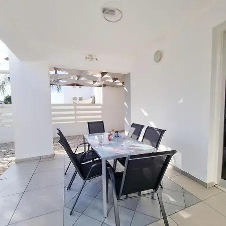 With Private Pool And Bbq فيلة