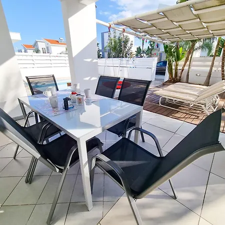 Villa With Private Pool And Bbq Perivolia